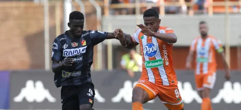 Envigado pospuso la clasificación de Pereira | Foto: VizzorImage / Jaime Jaramillo