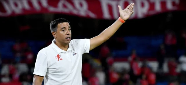 Un jugador de América se habría quejado contra César Farías | Foto: VizzorImage / Nelson Rios