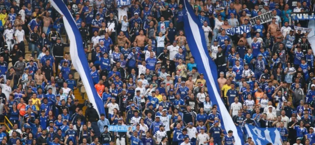 Hinchada de Millonarios en El Campín - AFP