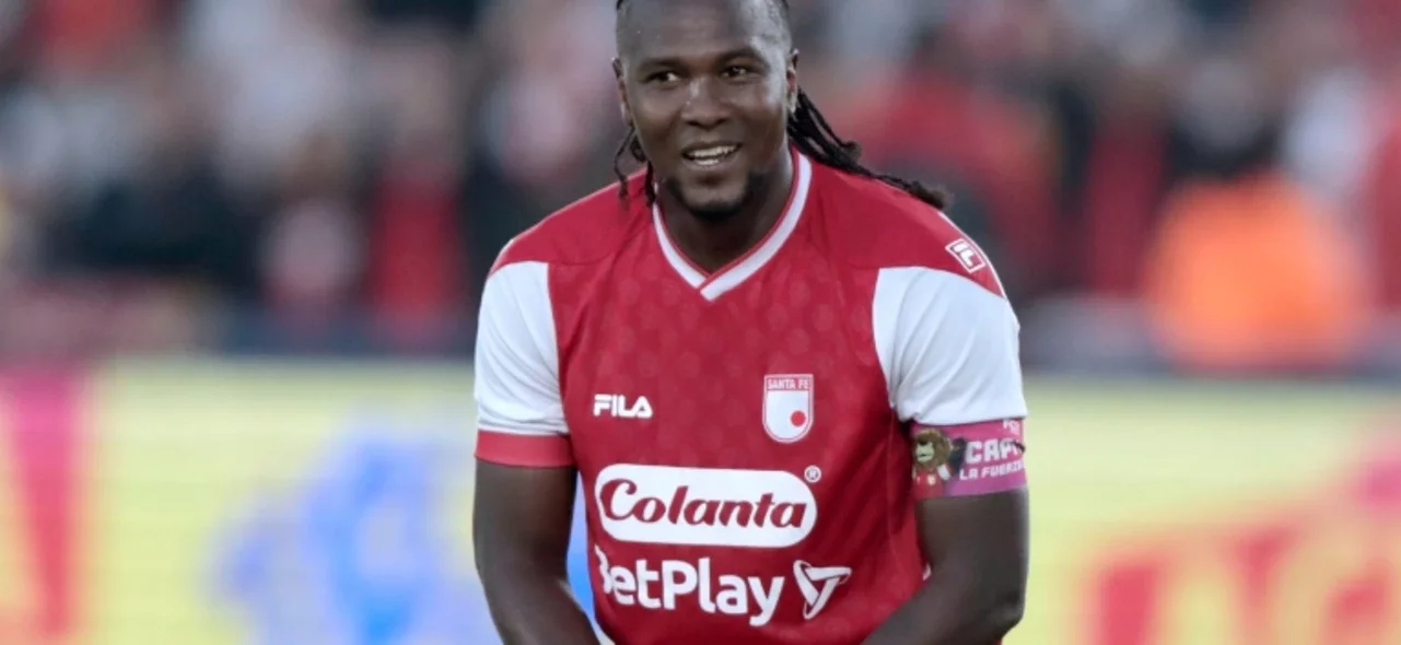 Hugo Rodallega - Delantero de Santa Fe - VizzorImage