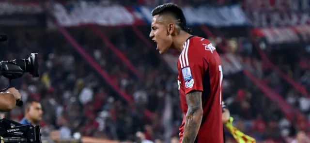 Jaime Peralta con la camiseta de Independiente Medellín - VizzorImage