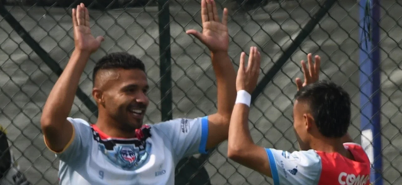 Arrieta y Parra marcaron los goles del contundente triunfo de los 'amixs' - VizzorImage Jesús Arrieta abrió el marcador del choque entre Fortaleza y Once Caldas - VizzorImage