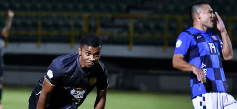 Águilas Doradas derrotó a Boyacá Chicó por la fecha 18 - VizzorImage