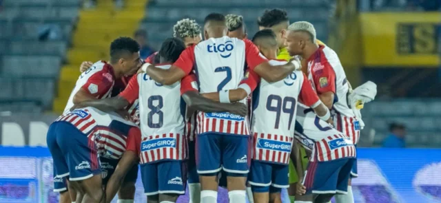Los 'tiburones' volvieron a caer en el 'coloso de la 57' - VizzorImage / Leonardo Castañeda