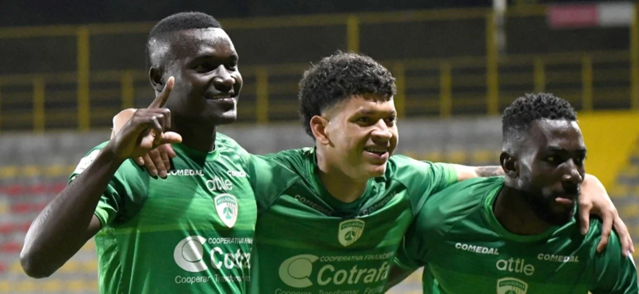 Los goles de La Equidad fueron de Moreno, Viveros, Cruz (autogol) y Ricardo - VizzorImage Kevin Viveros y Élan Ricardo marcaron en la goleada a Boyacá Chicó - VizzorImage