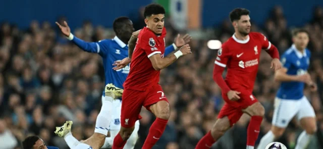 Luis Díaz en el juego Everton 2-0 Liverpool por la Premier League - AFP
