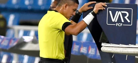 Luis Matorel - Árbitro de Boyacá Chicó vs. Patriotas - VizzorImage