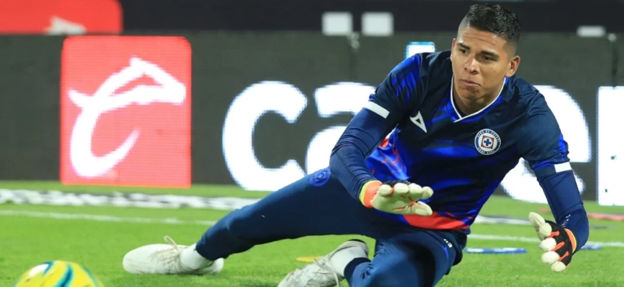 Nacional recibiría una jugosa cifra si Kevin Mier va a la Premier / Foto Cruz Azul