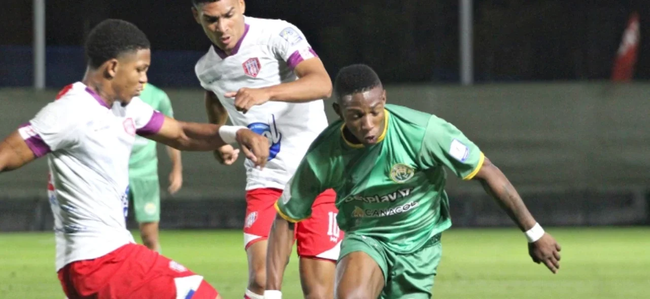 Unión Magdalena vence a Cundinamarca por los goles de Sarmiento y Sención- VizzorImage Unión Magdalena pudo marcarle dos goles en el primer tiempo a Cundinamarca - VizzorImage