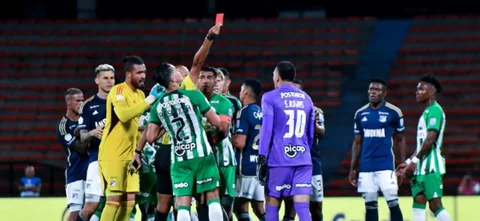 Santiago Rojas fue expulsado ante Millonarios. VizzorImage / Luis Benavides