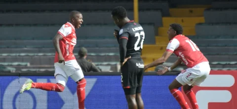 Santa Fe venció a América y lo dejó fuera de cuadrangulares | Foto: VizzorImage / Luis Ramirez