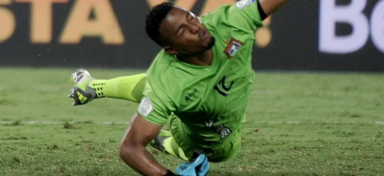 Chicó recibió 4 goles de La Equidad, sufrió dos expulsiones y usó un jugador de campo como arquero - VizzorImage Sebastián Arango - Portero de Boyacá Chicó - VizzorImage