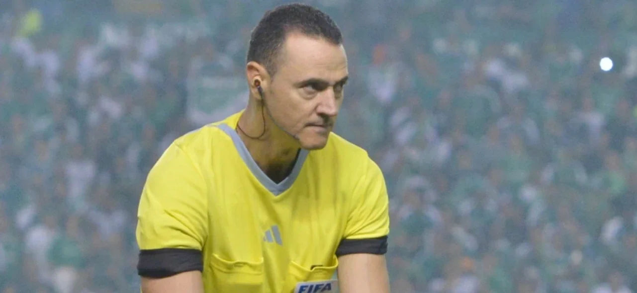 Wilmar Roldán - Árbitro colombiano del colegio de Antioquia - VizzorImage