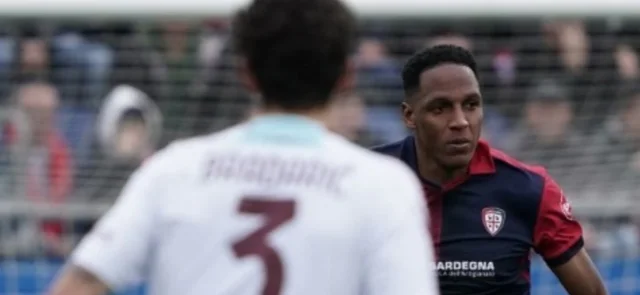 Yerry Mina - Defensor central de Cagliari de Italia - AFP