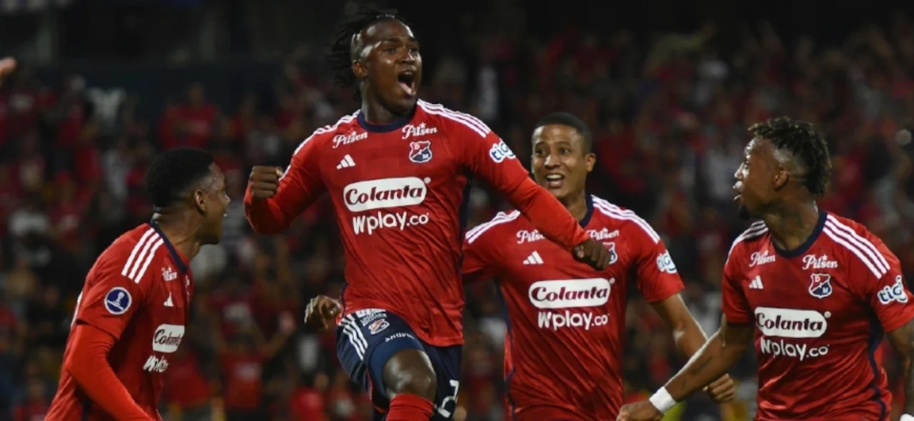 Independiente Medellín aseguró su participación en octavos de final de la Copa Sudamericana / VizzorImage / Luis Benavides