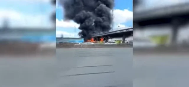 Pelea entre ultras de PSG y Lyon en el peaje de Fresnes, carretera de la A1 / Marca