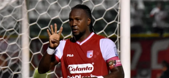 Hugo Rodallega mostró su descontento - VizzorImage / Edward Leguizamon