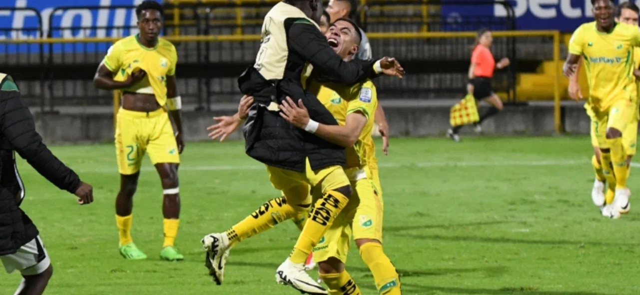 Huila sigue sumando puntos en la reclasificación - VizzorImage / Felipe Caicedo