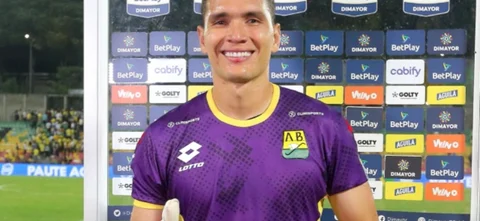 Aldair Quintana salva a su equipo / VizzorImage / Jaime Moreno