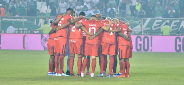 América de Cali comunicó una nueva salida | Foto: VizzorImage / Gabriel Aponte