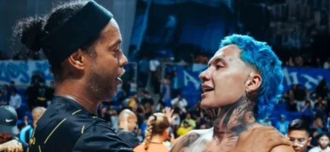 Ronaldinho enfrentará a Blessd en Medellín. / Foto: Prensa 'Si Sabe Fest Deluxe'