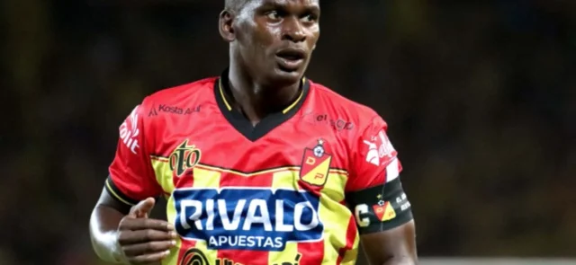 Opción de gol de Carlos Darwin Quintero /Photo: VizzorImage / Pablo Bohorquez