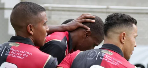 Cúcuta Deportivo goleó a Real Santander por la fecha 14 - VizzorImage