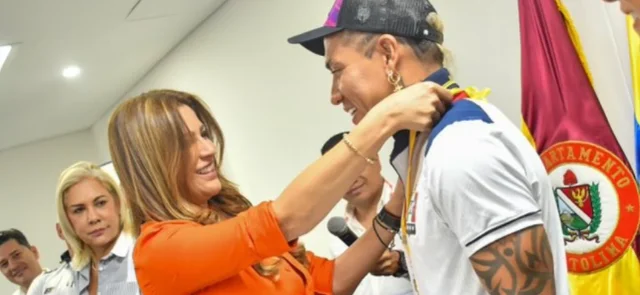 Dayro Moreno recibió la Orden Cacique Calarcá - X: @gobertolima