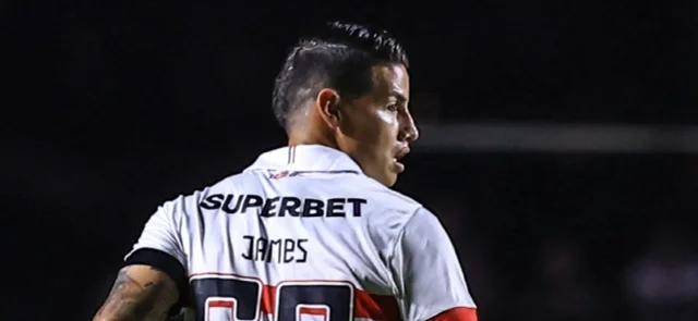 Luis Zubeldía le mandó un claro mensaje a James Rodríguez / AFP