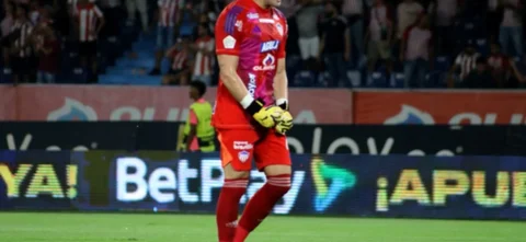 Mele salva a Junior del primer gol de Bucaramanga / VizzorImage / Jairo Cassian