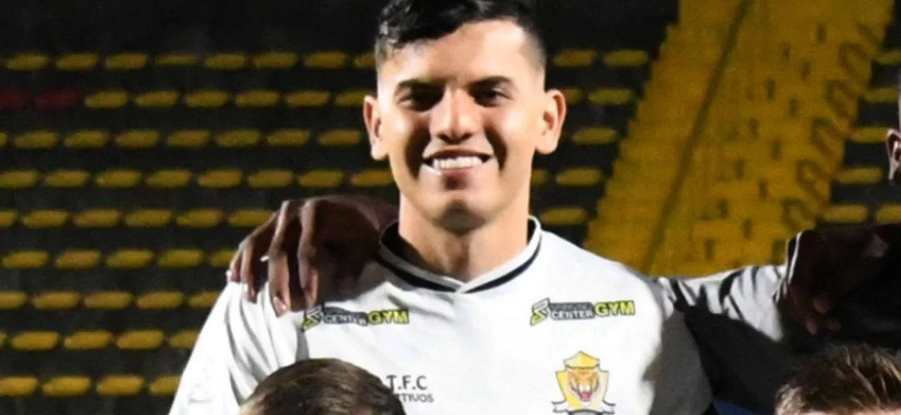 Rodríguez sumó tres atajadas para evitar el gol de Jaguares - VizzorImage Omar Rodríguez - Arquero de Tigres - VizzorImage