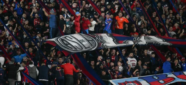 San Lorenzo recibe una nueva sanción de la FIFA / LUIS ROBAYO / AFP