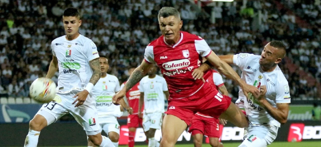 Santa Fe logró un empate valioso en su visita a Once Caldas / VizzorImage / Miguel Marin