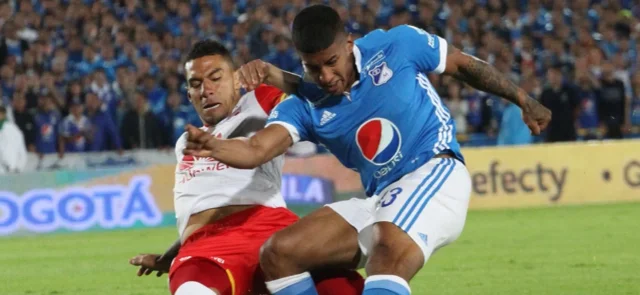 Yeison Gordillo se enfrenta a Santiago Mosquera en Santa Fe vs. Millonarios - VizzorImage
