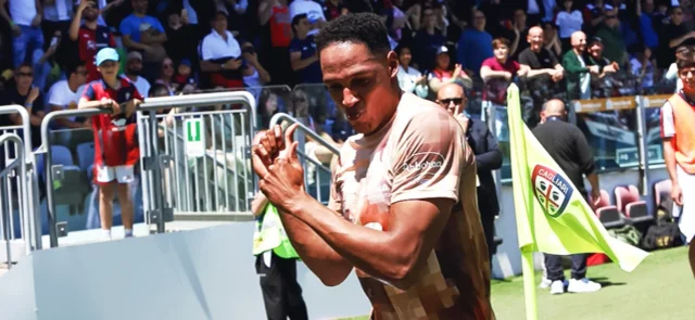 Yerry Mina - Defensor colombiano de Cagliari - X: @SerieA_ES