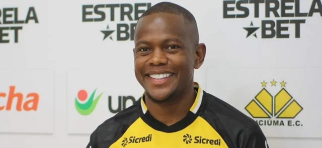 Yerson Candelo presentado en Criciuma de Brasil - Instagram: @yersoncandelo1924