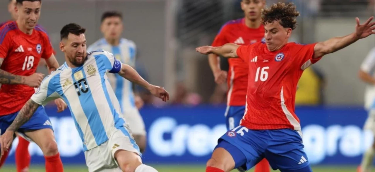 Revelan audios del VAR en el partido Argentina vs. Chile en la Copa América 2024 / EFE