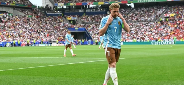 Bélgica y su curioso uniforme - foto de : @reycholosimeone