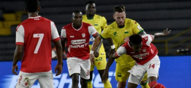 Santa Fe y Bucaramanga se medirán en las finales de la Liga BetPlay / VizzorImage / Luis Ramirez