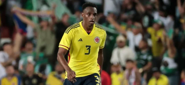 Jhon Lucumí con la selección Colombia / AFP.