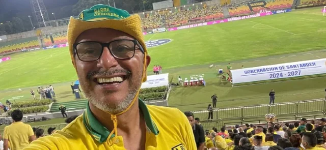 José Ordóñez es uno de los hinchas más reconocidos de Atlético Bucaramanga / @mundojoseordonez
