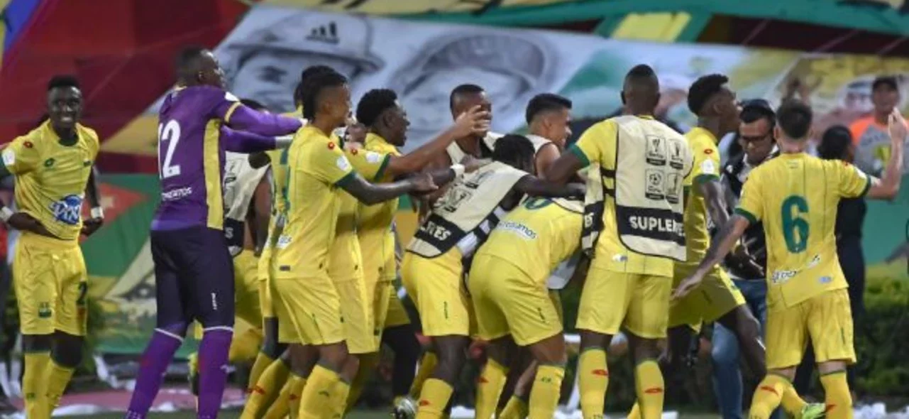 Goles de la victoria y clasificación de Bucaramanga / VizzorImage / Jose Martinez