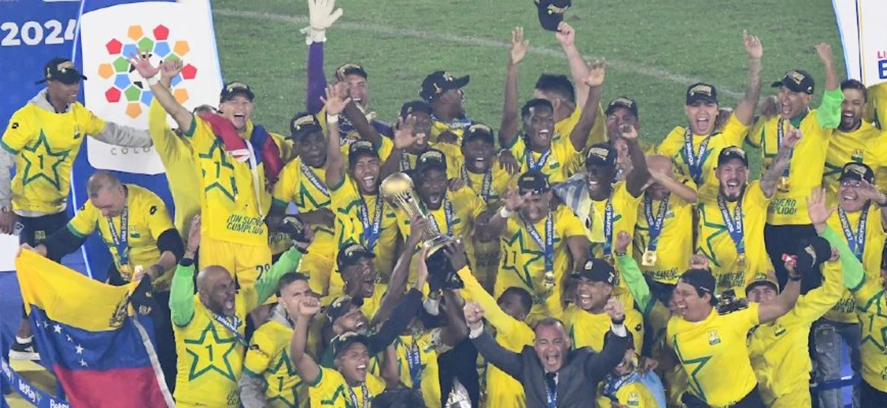 Bucaramanga levantó su primer título en el FPC / VizzorImage / Felipe Caicedo
