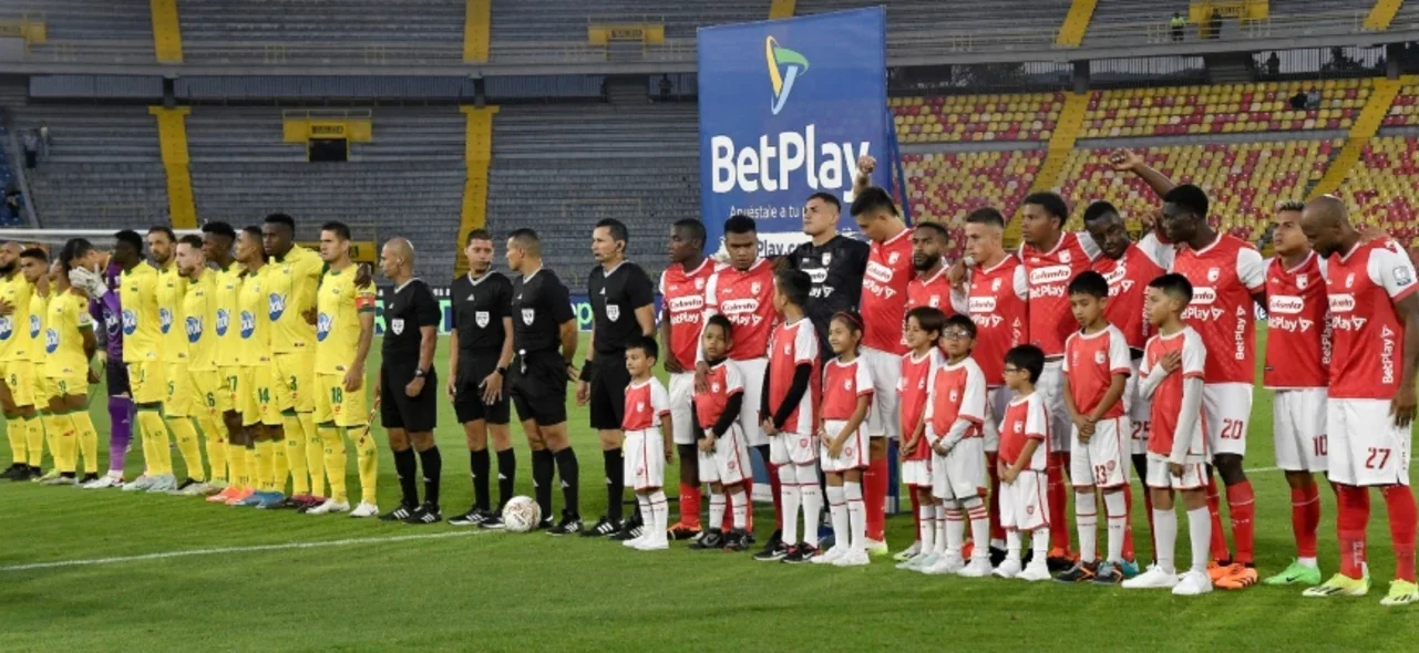 Bucaramanga recibirá a Santa Fe en la final ida del Apertura 2024 - VizzorImage