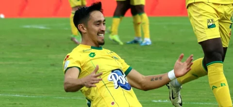 ¿Qué pasó con el regalo que Fabián Sambueza recibió de un hincha de Santa Fe? / VizzorImage / Jaime Moreno