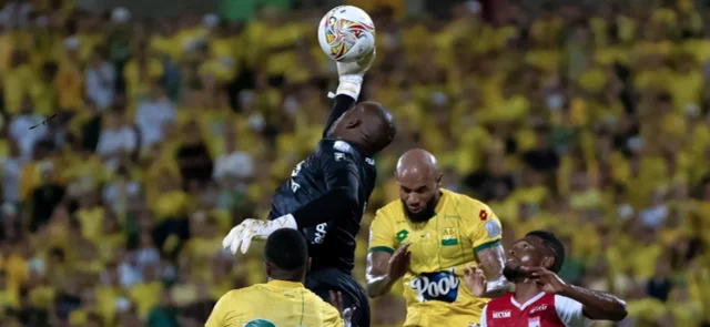 Bucaramanga derrotó 1-0 a Santa Fe en el juego de ida - VizzorImage