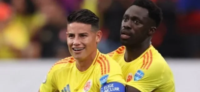 James Rodríguez y Davinson Sánchez con Colombia - AFP