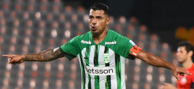 Jefferson Duque - Delantero de Nacional - VizzorImage