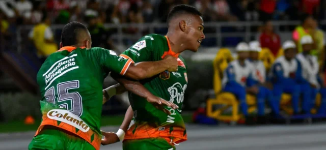 Juan Manuel Zapata pertenece a Envigado - VizzorImage