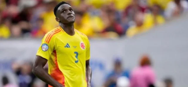 Jhon Lucumí podría ser baja frente a Costa Rica / FCF